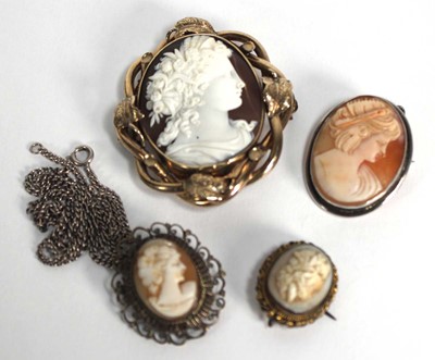 Lot 833 - A 19th century gilt metal mounted cameo brooch...