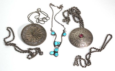 Lot 835 - A group of silver and metalware jewellery...
