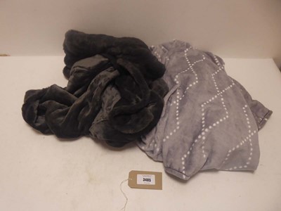 Lot 3485 - x2 throws