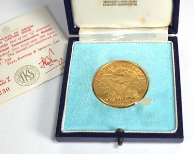 Lot 874 - A Toye, Kenning & Spencer Ltd. 22ct yellow...