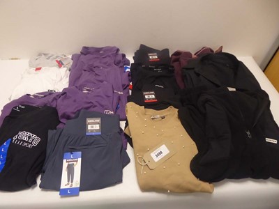 Lot 3490 - x15 mixed clothing items to include Hunter etc