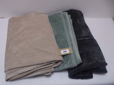 Lot 3499 - x3 throws