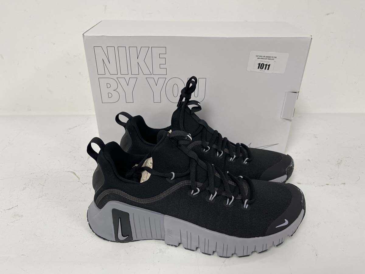 Lot 1011 - Nike by Ellie trainers size UK9 - boxed