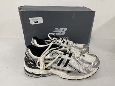 Lot Ne Balance 1906 running trainers in white size...