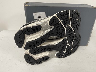 Lot 1012 - Ne Balance 1906 running trainers in white size...