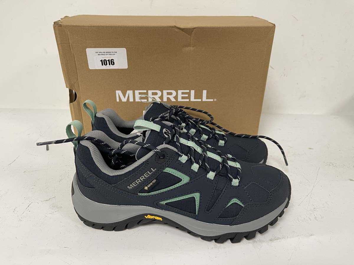Lot 1016 - Merrell bryce radius GTX trainers in navy size...