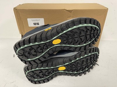 Lot 1016 - Merrell bryce radius GTX trainers in navy size...