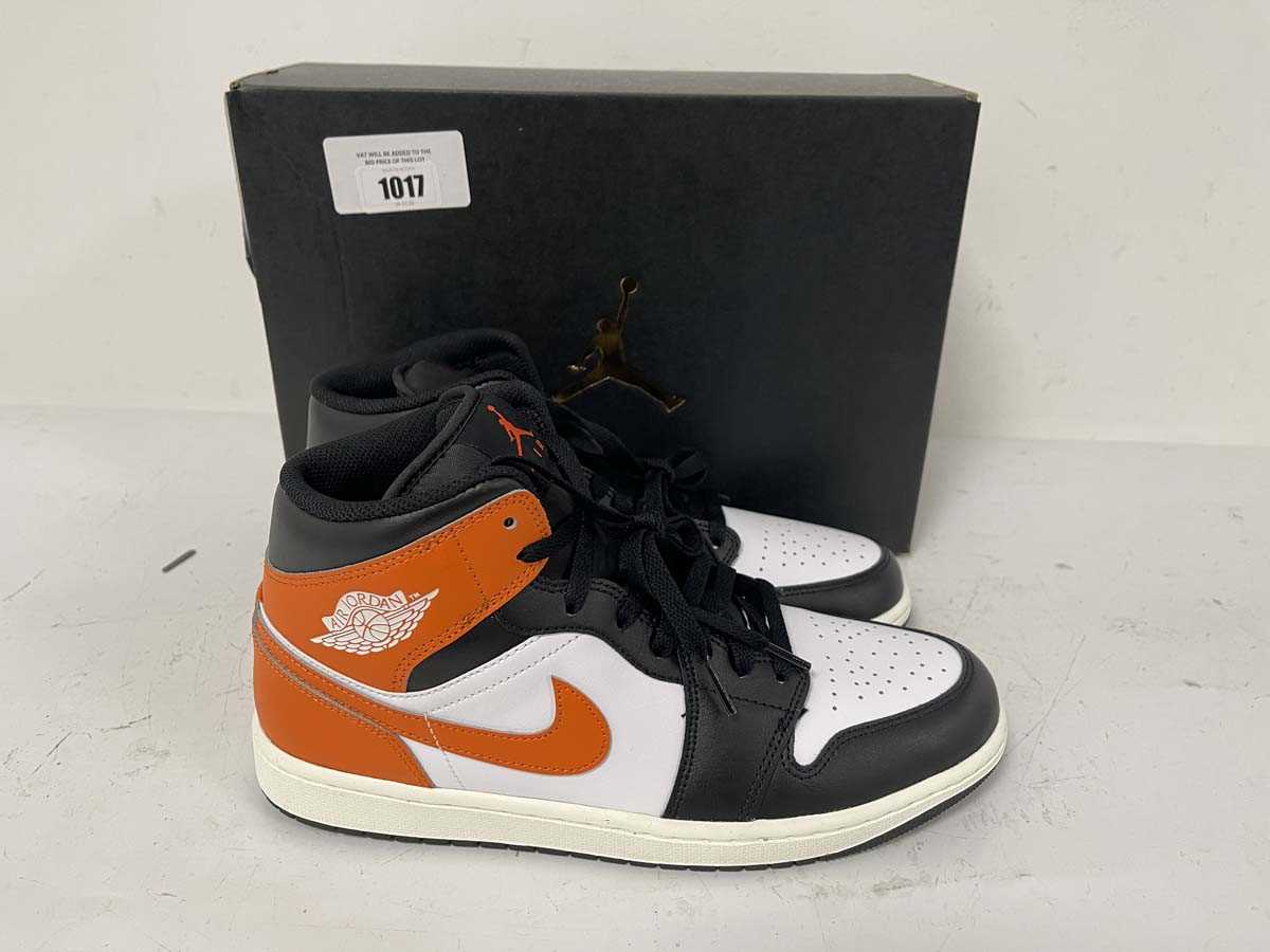 Lot 1017 - Nike air jordan 1 mid trainers in starfish...