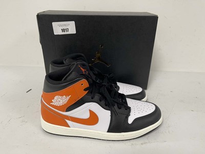 Lot Nike air jordan 1 mid trainers in starfish...