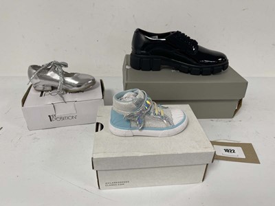 Lot 3x Boxed pairs of children's shoes to include...
