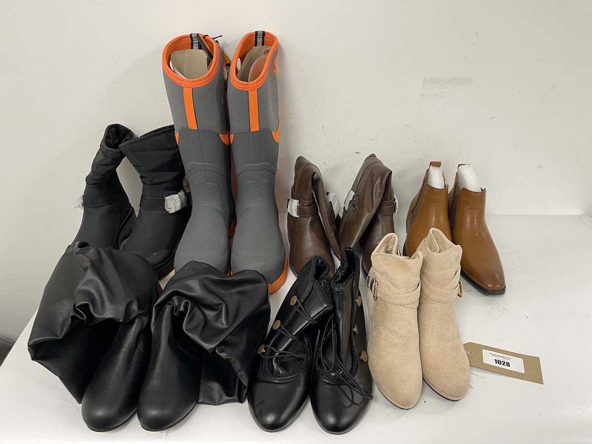 Lot 1028 - 7x Pairs of boots in various styles to include...