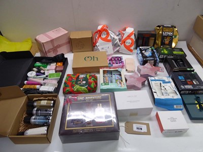 Lot 3578 - Selection of toiletry and fragrance sets...
