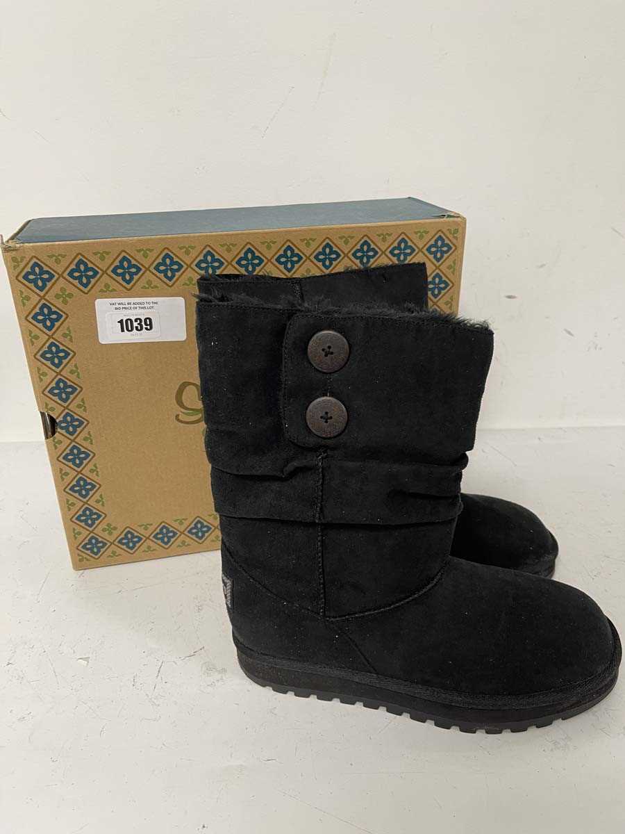 Lot 1039 - Sketchers Australia keepsakes boiling point...