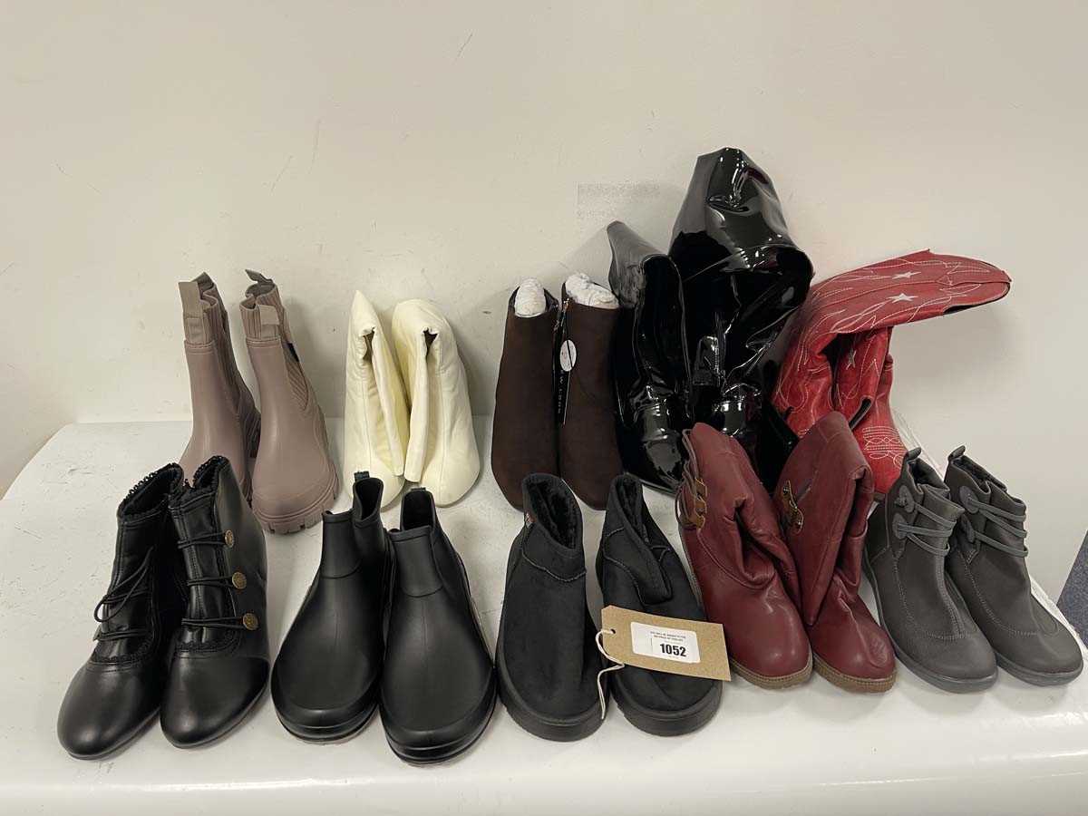 Lot 1052 - 10x Pairs of boots in various styles