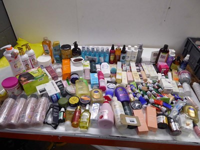 Lot 3589 - Large bag of assorted toiletries
