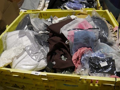 Lot 1054 - Pallet containing mixed ladies and men's clothing