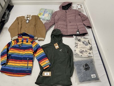 Lot Selection of clothing to include Oodie,...