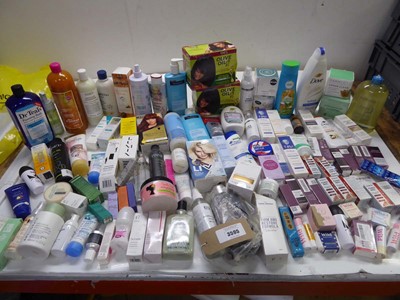 Lot 3595 - Large bag of assorted toiletries