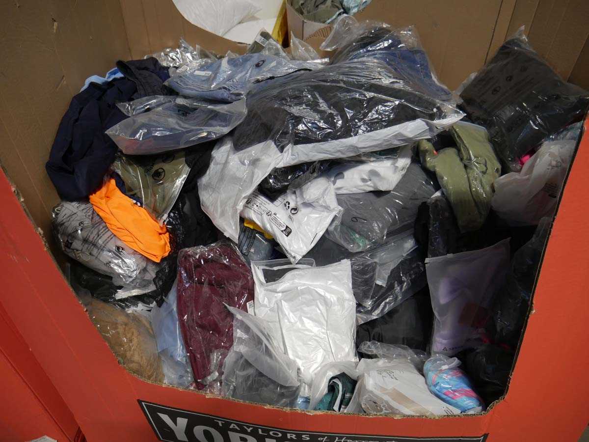 Lot 1062 - Pallet containing mixed ladies and men's clothing