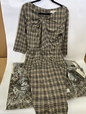 Lot 7x Zoe Vine Holly dress in brown check,...