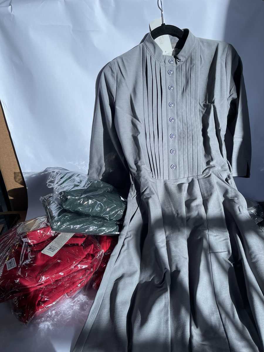 Lot 3x Zoe Vine Daisy dresses in green, 2x Iris...