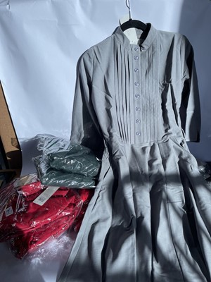 Lot 3x Zoe Vine Daisy dresses in green, 2x Iris...