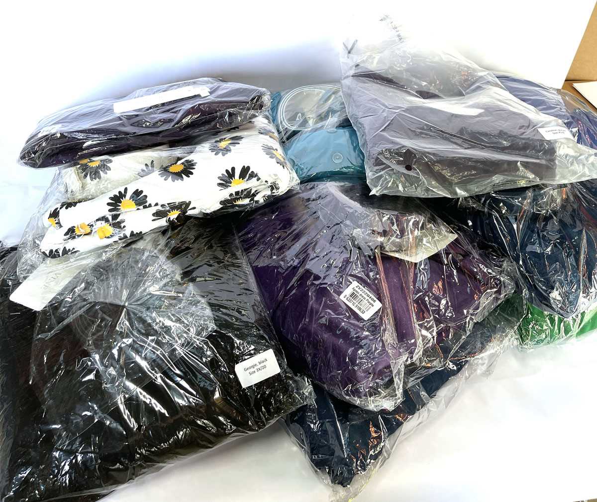 Lot 9x Zoe Vine Louis dresses in black, various sizes