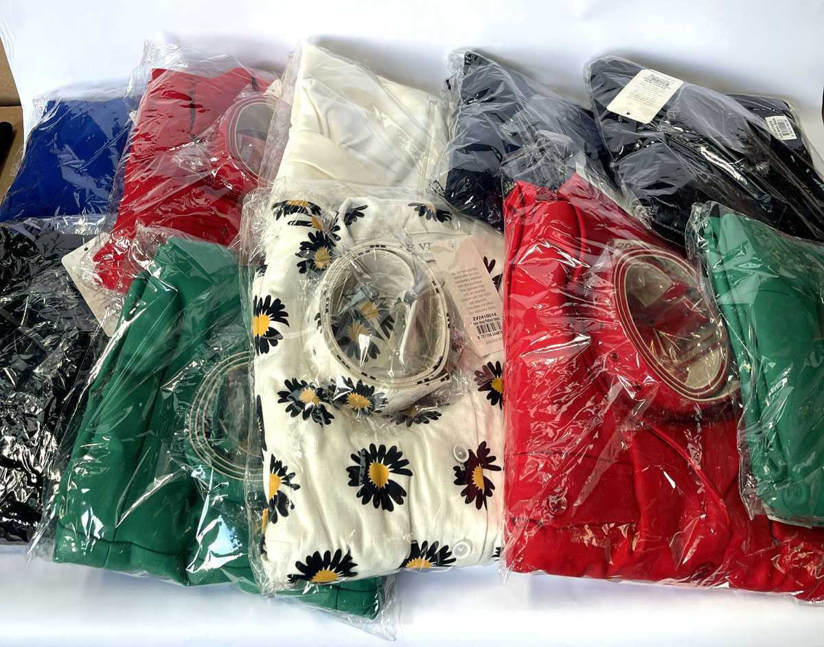 Lot 10x Zoe Vine dresses in various styles,...