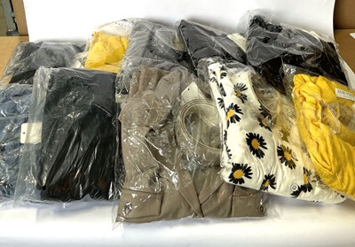 Lot 10x Zoe Vine dresses in red and white, various...