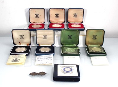 Lot 384 - Seven Royal Mint silver crowns: 3 x 1977...
