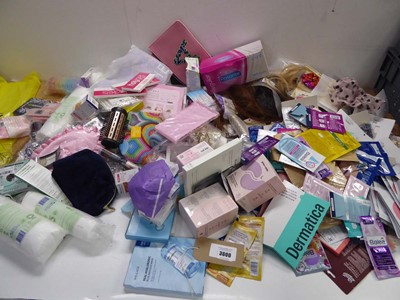 Lot 3600 - Selection of beauty products including face...