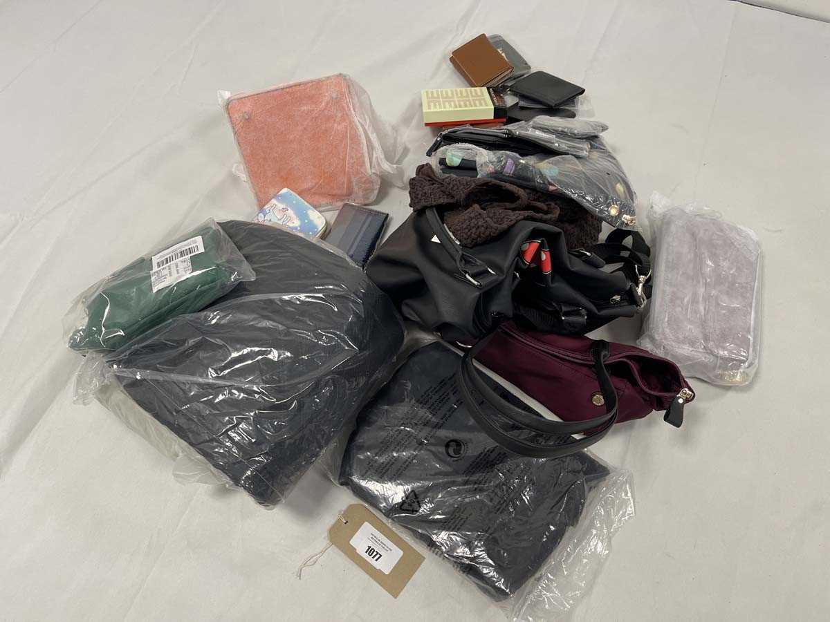 Lot 1077 - Selection of various bags