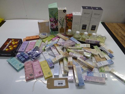 Lot 3610 - Diffuser sets, wax melts and tea lights