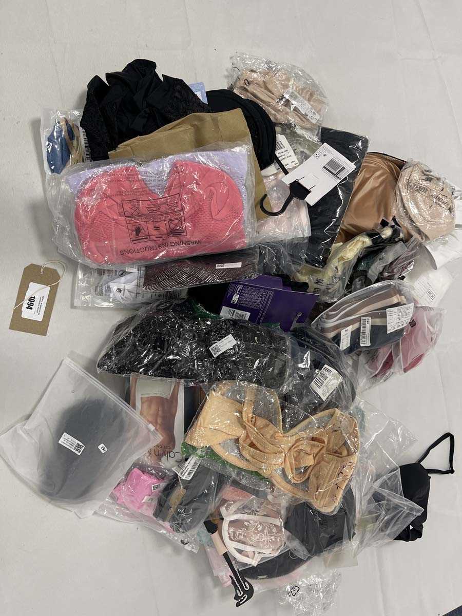 Lot 1094 - Selection of mixed underwear