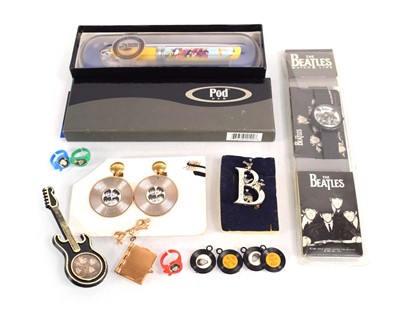 Lot 32 - A group of Beatles collectables including a...