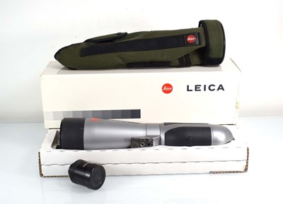 Lot 33 - A boxed Leica Televid 77 angular sight...