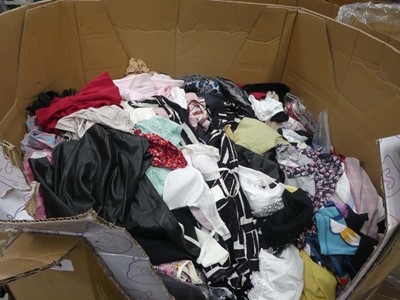 Lot 3740 - Large pallet containing mixed new and used...