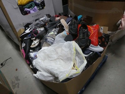 Lot 3747 - Large pallet containing mixed new and used shoes