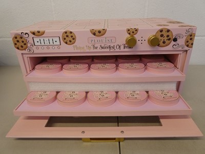 Lot 1933 - Boxed PLouise spoilt for choice oven cream...