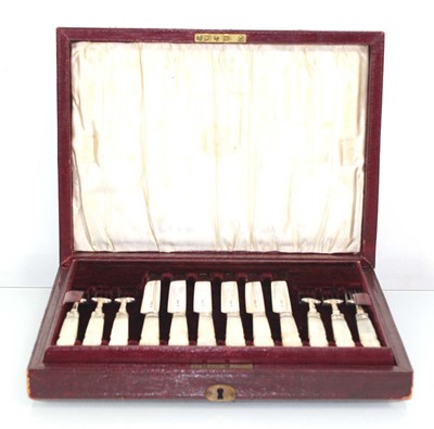 Lot 393 - A set of twelve Victorian silver bladed and...