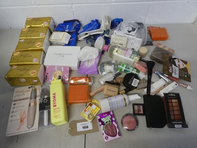 Lot 1958 - A bag containing a large qty of cosmetics to...