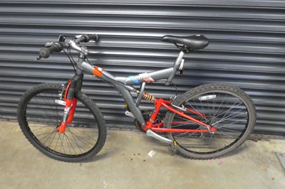 Lot 2008 - Outrage mountain bike in grey and red