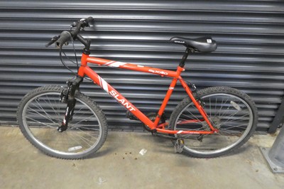 Lot 2009 - Apollo Slant mountain bike in red and white