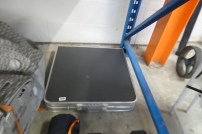 Lot 2030 - Camping collapsible table with 4 stools