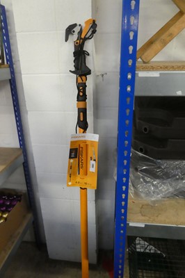 Lot 2081 - Fiskars 16ft. telescopic long reach branch lopper