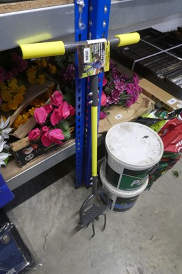 Lot 2086 - Jardineer manual twist tiller