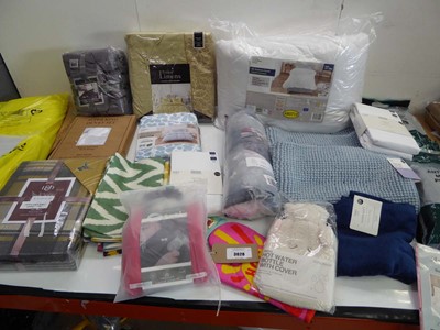 Lot 3628 - Single duvet, king & double duvet sets,...