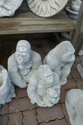 Lot 2141 - Set of 3 concrete gorillas