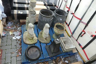 Lot 2153 - Pallet containing concrete statues, planters etc.