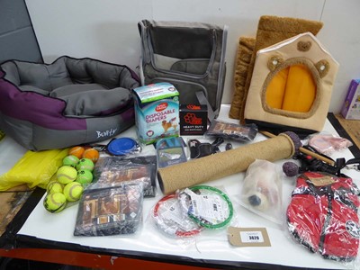 Lot 3629 - Dog & cat beds, cat scratch, pet carrier, pet...